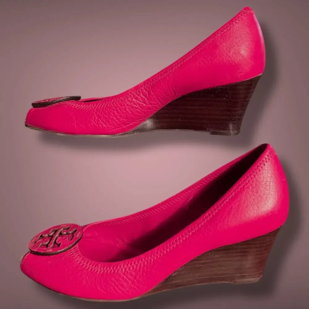 Size 8 TORY BURCH Sally Peep Toe Pink Tumbled Leather Wedge Leather Logo Detail - Picture 11 of 13